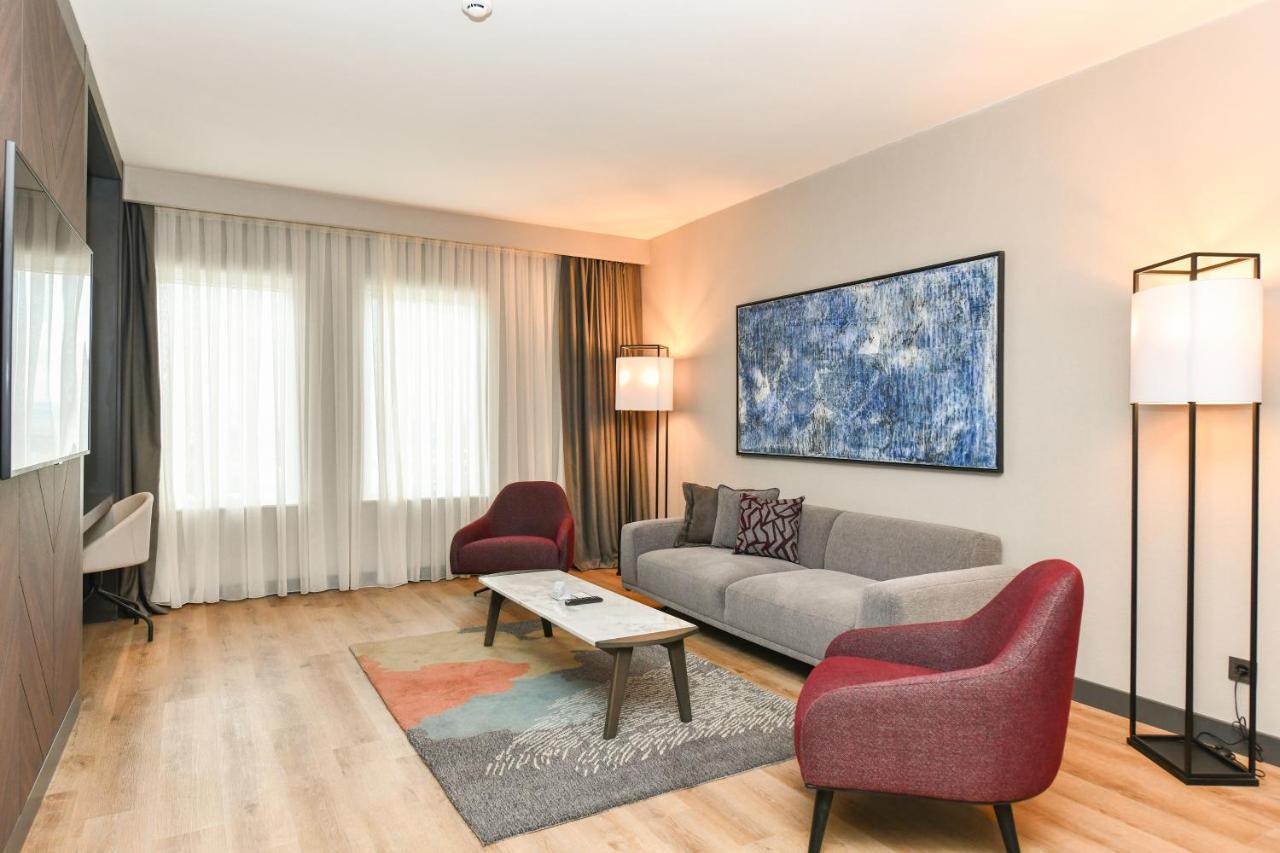 Crowne Plaza By Ihg Hotel