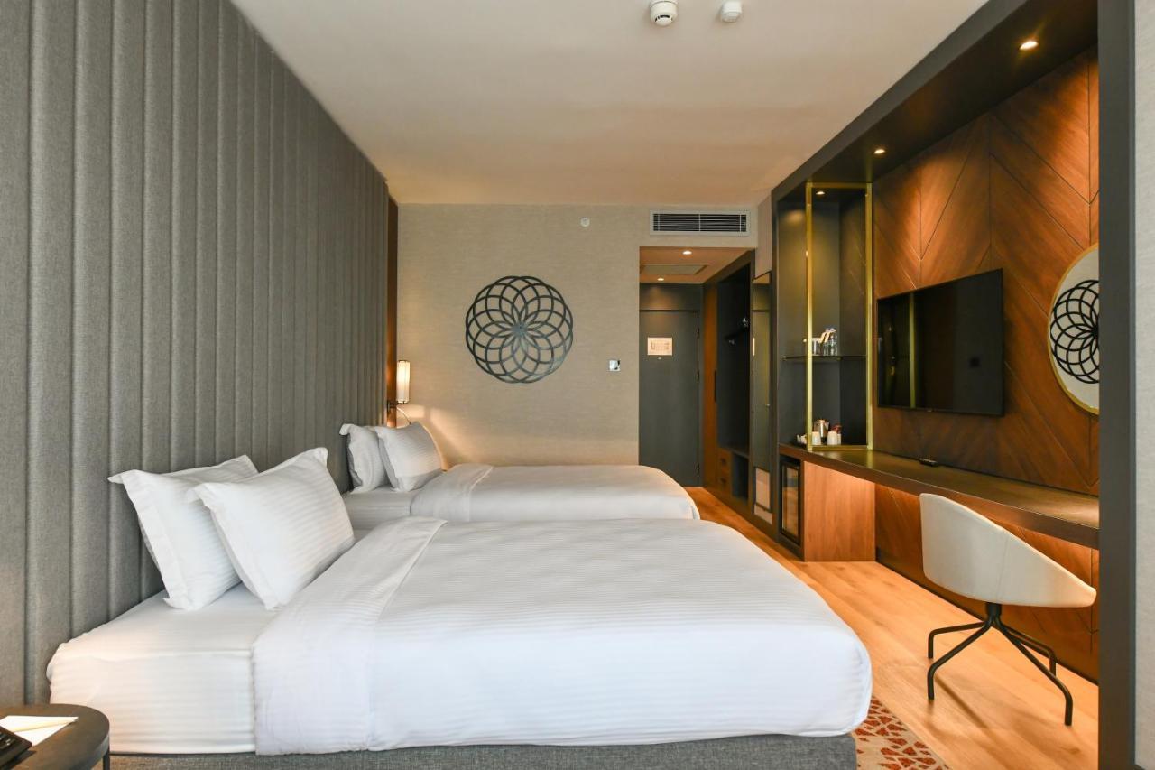 Crowne Plaza By Ihg Hotel