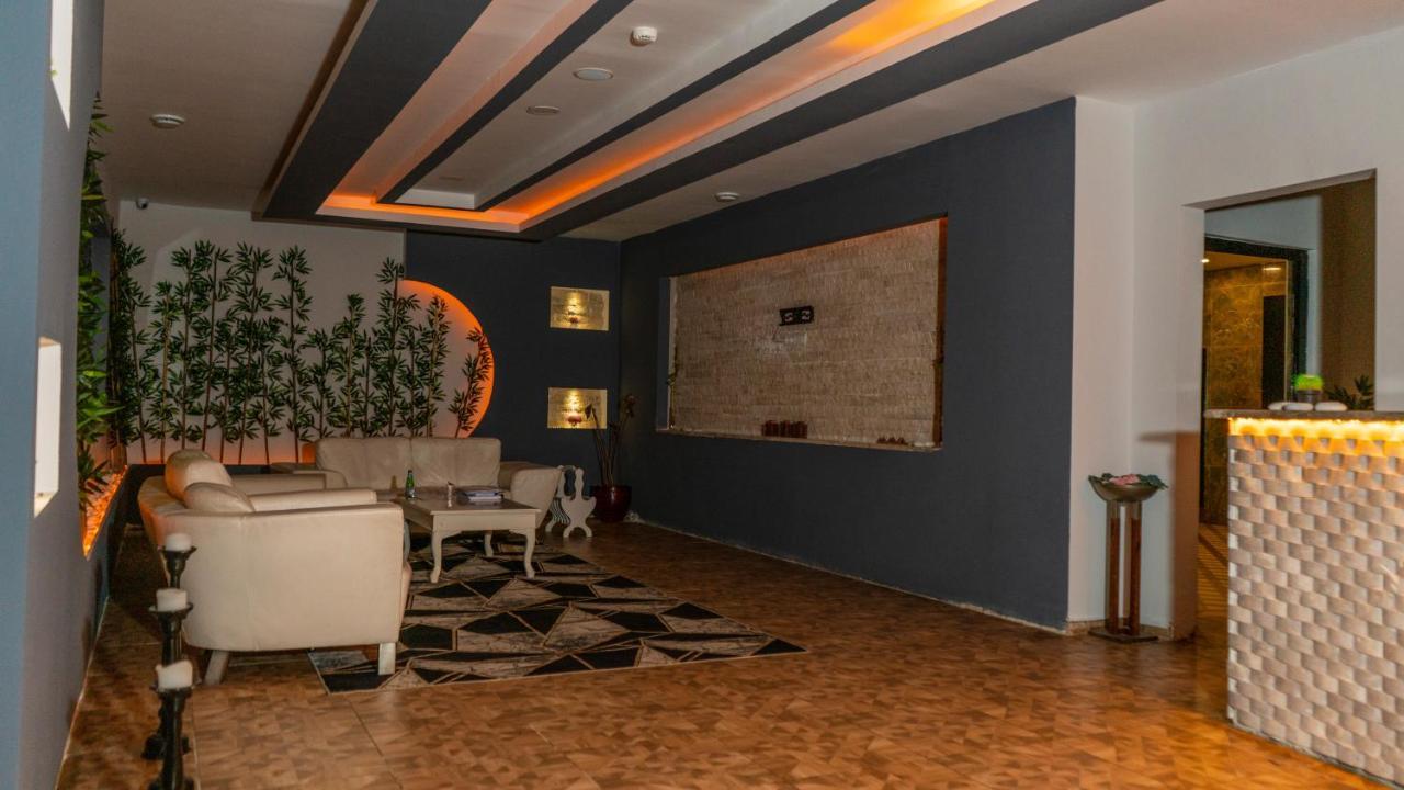 Mox Wellness & 4*