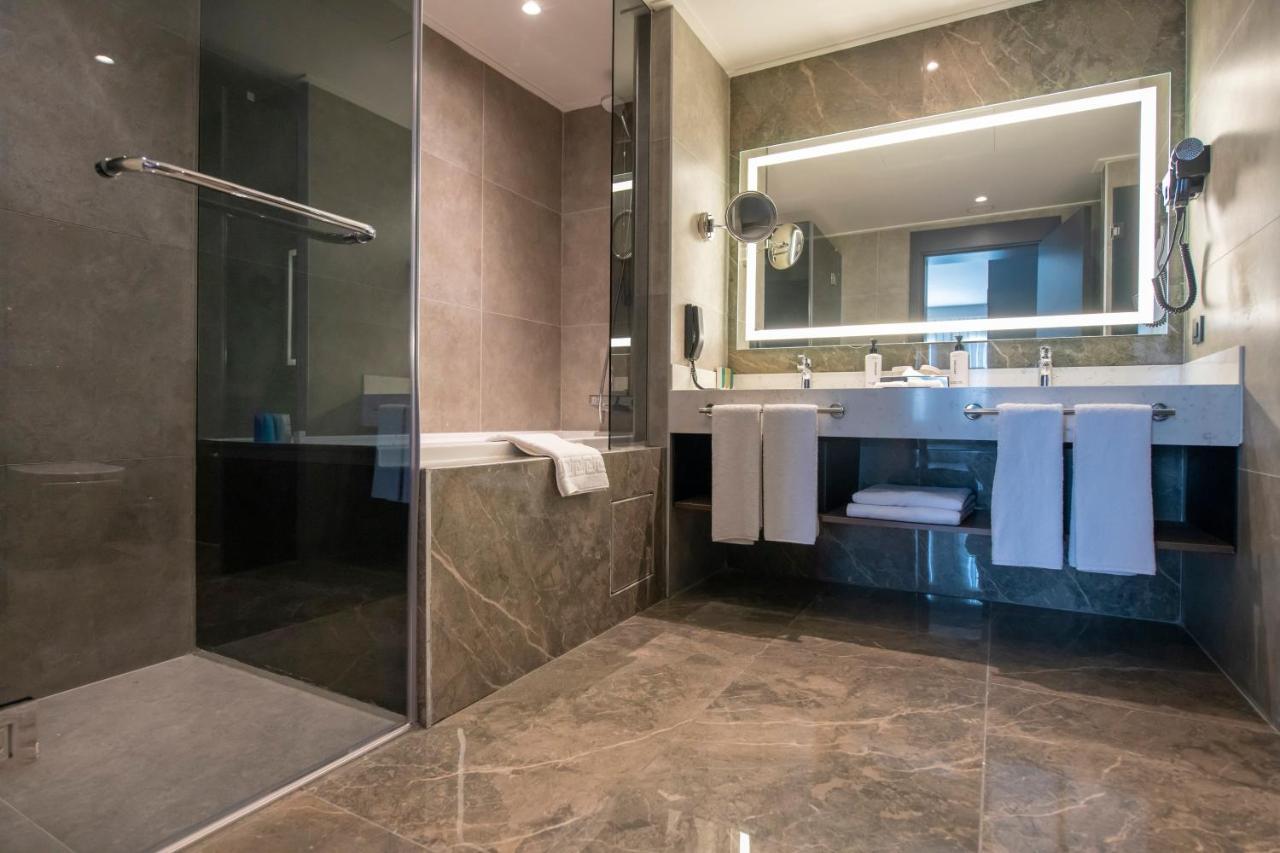 Crowne Plaza By Ihg Hotel 5*