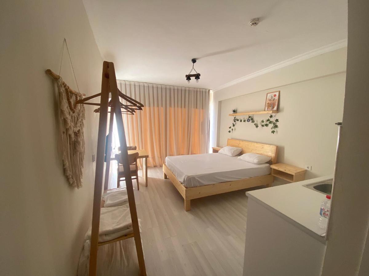 Aparthotel Santa Suites- Near Saint Nicholas Church