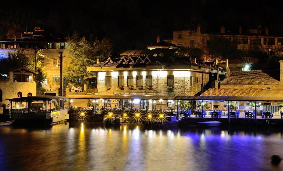 Special Class Adults Only 4* Assos