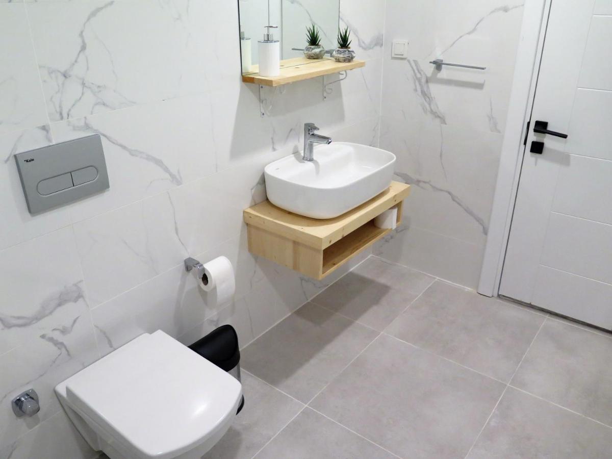 Santa Suites- Near Saint Nicholas Church