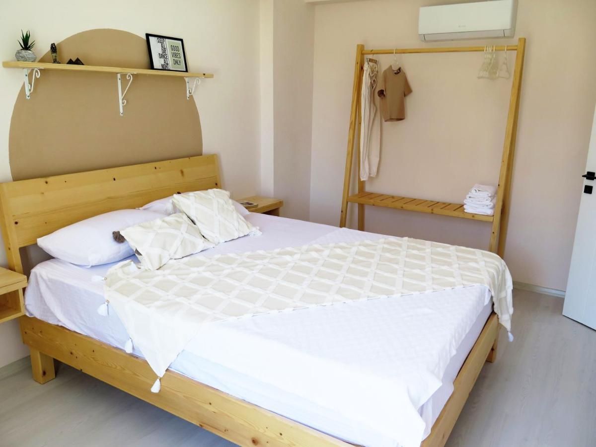 Aparthotel Santa Suites- Near Saint Nicholas Church *