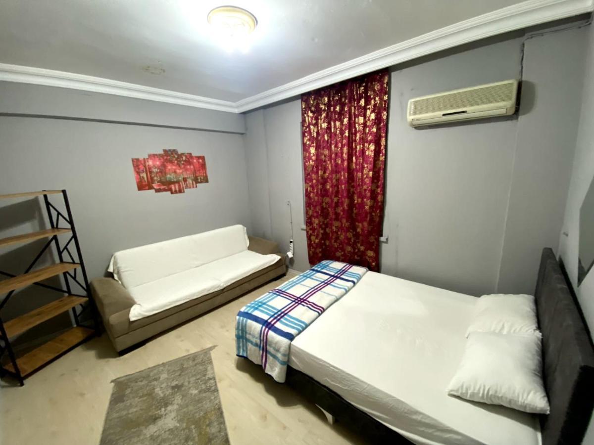 Red White House Guest house *
