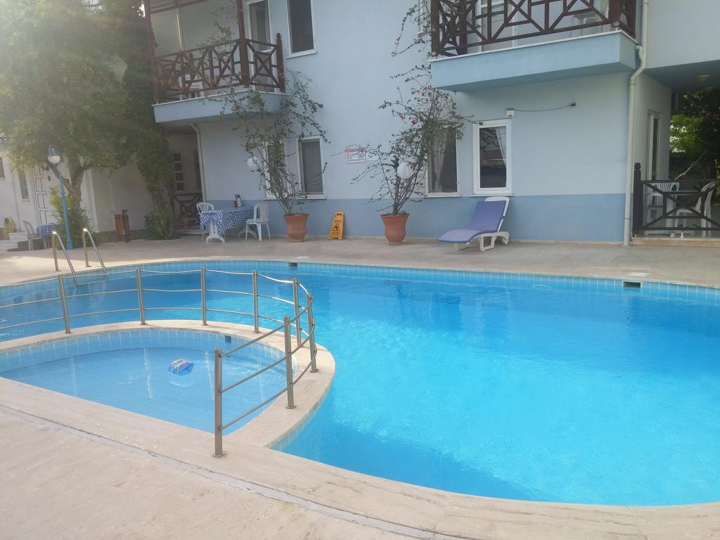 Turtle Beach Bungalows Apartment