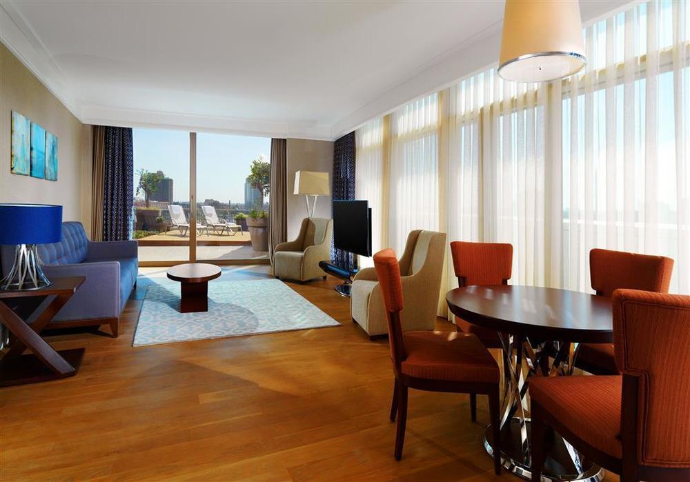 Sheraton Grand Hotel