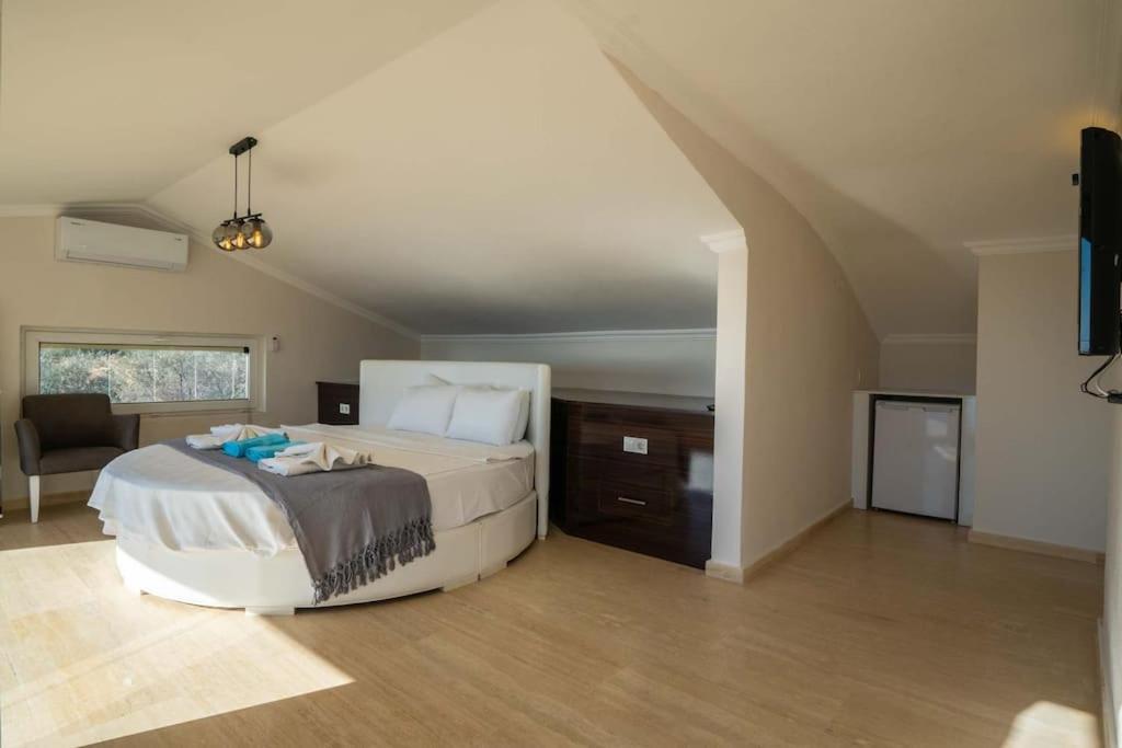 Villa Fantastic Kalkan With Heated Infinity Pool & Amazing Sea Views