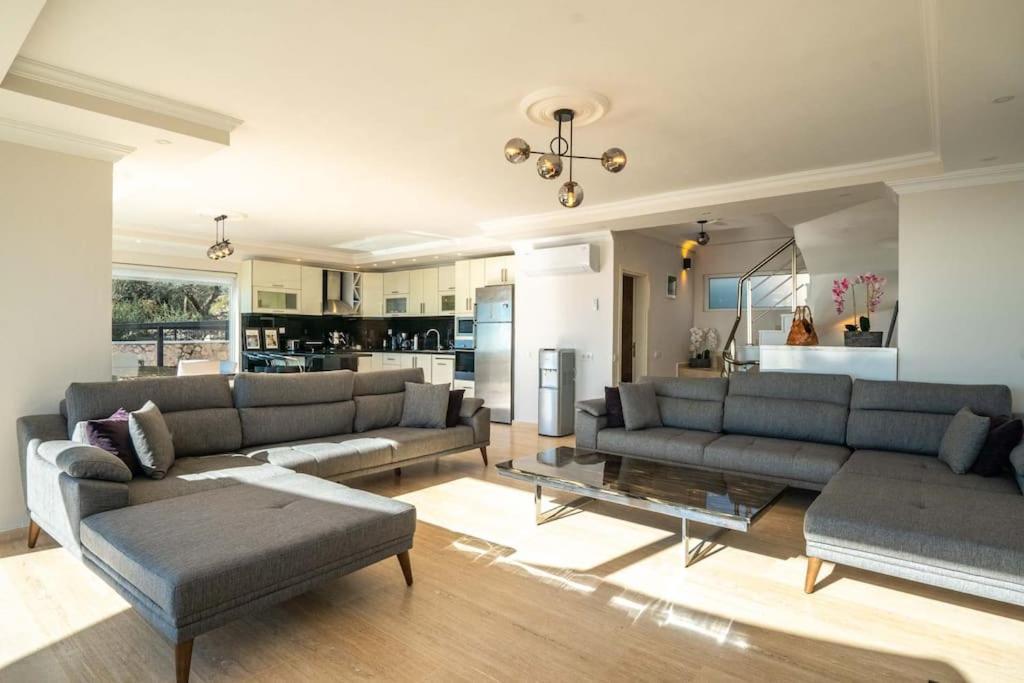 Villa Fantastic Kalkan With Heated Infinity Pool & Amazing Sea Views