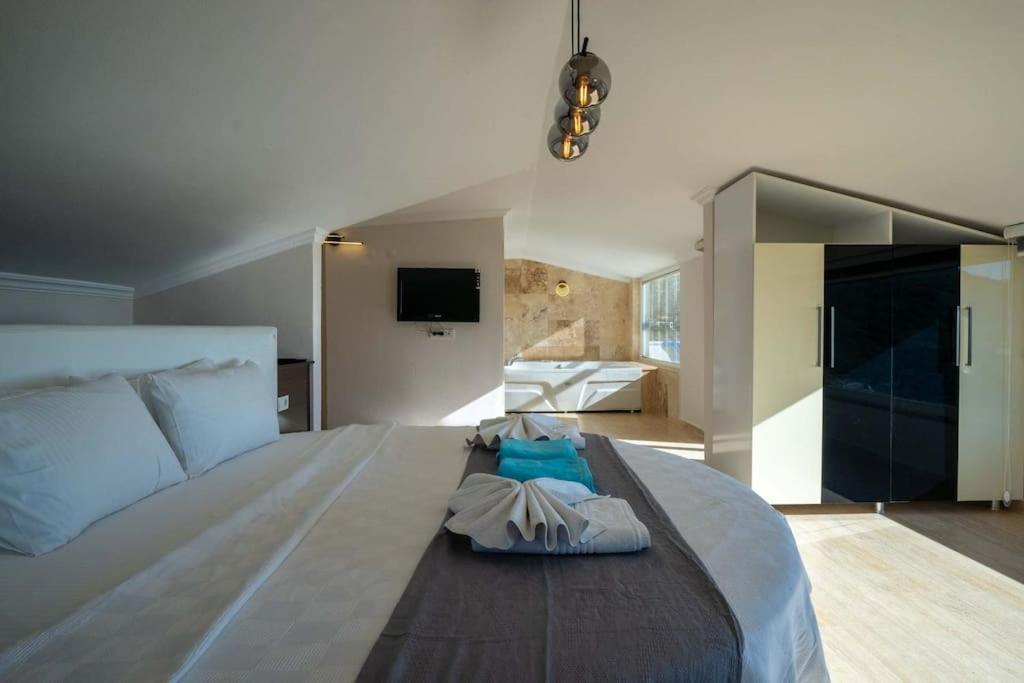 Villa Fantastic Kalkan With Heated Infinity Pool & Amazing Sea Views *