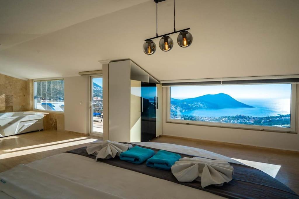 Villa Fantastic Kalkan With Heated Infinity Pool & Amazing Sea Views *
