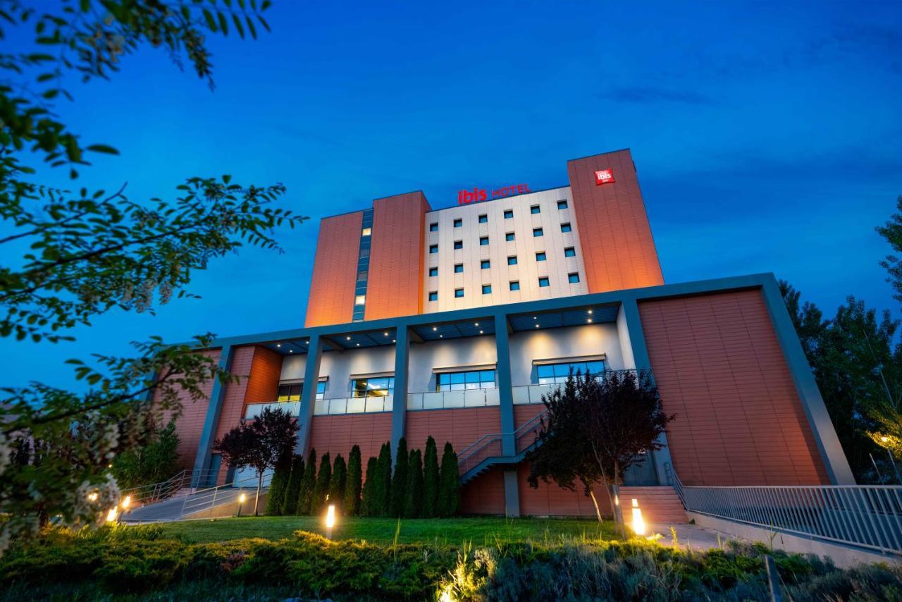 Hotel Ibis Airport 3*