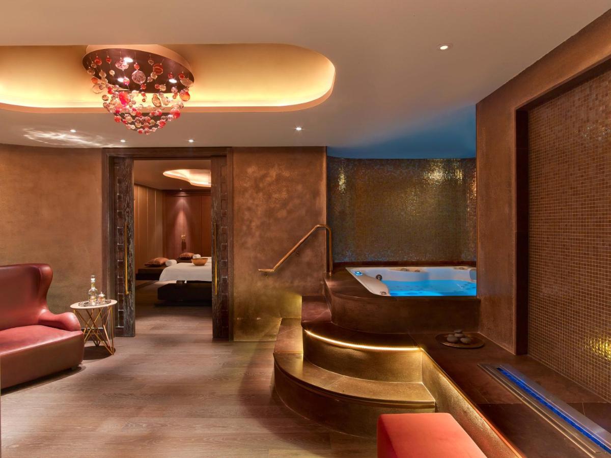 Raffles 5*