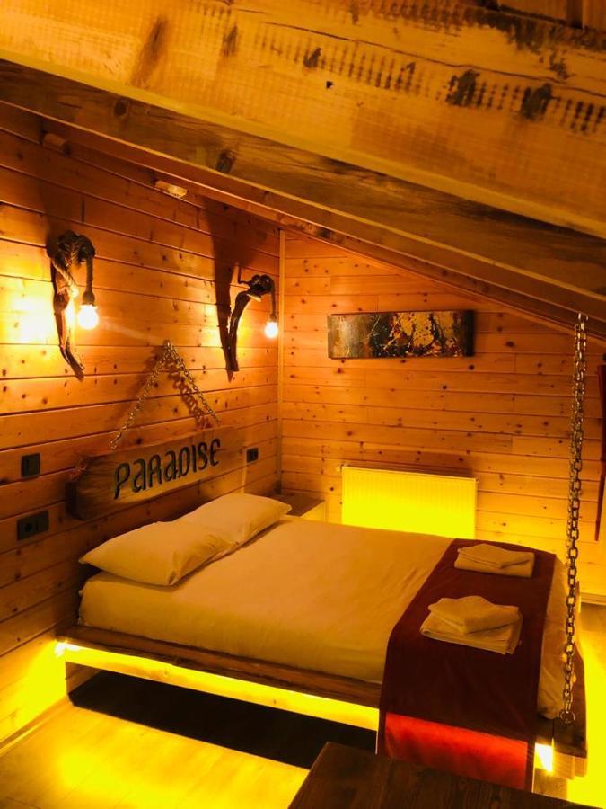 Paradise Hotel *