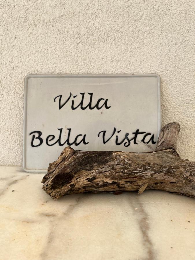 Bella Vista - Near The And Airport Villa
