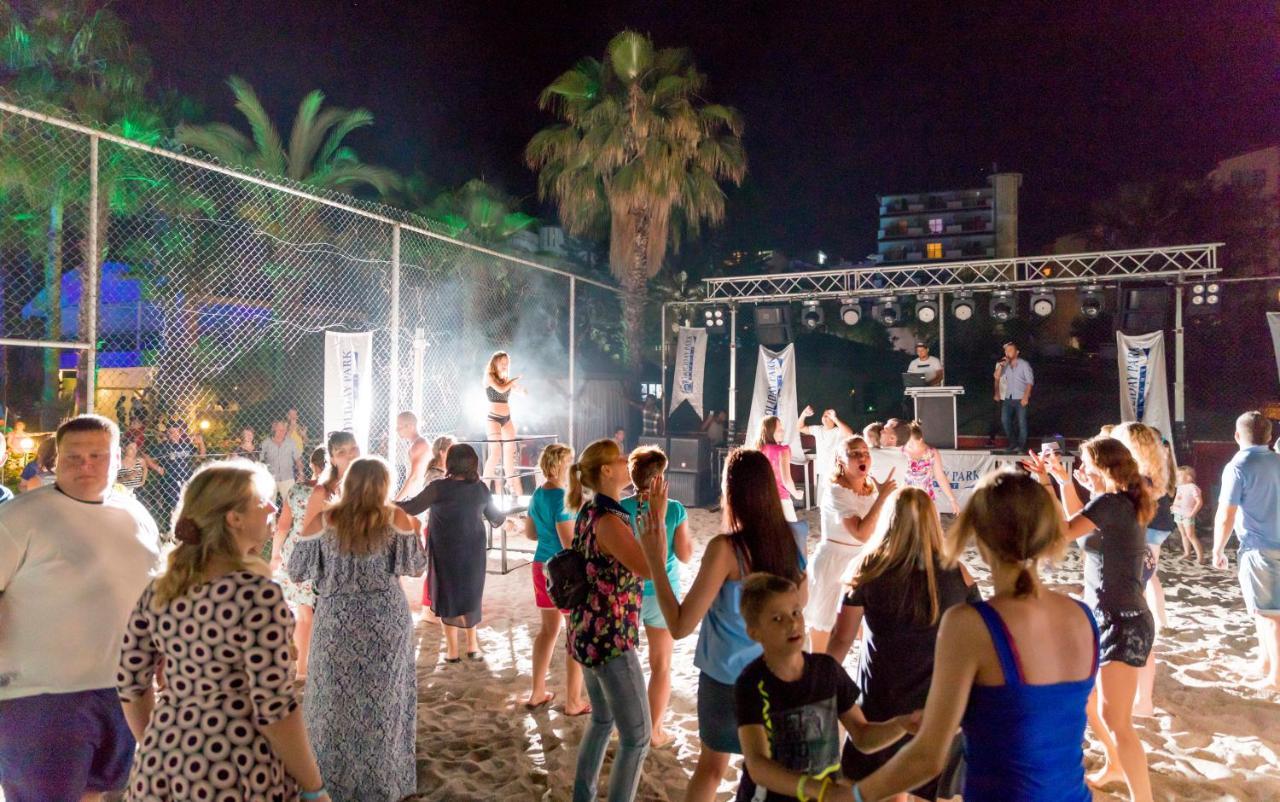 Hotel Holiday Park Resort 5*