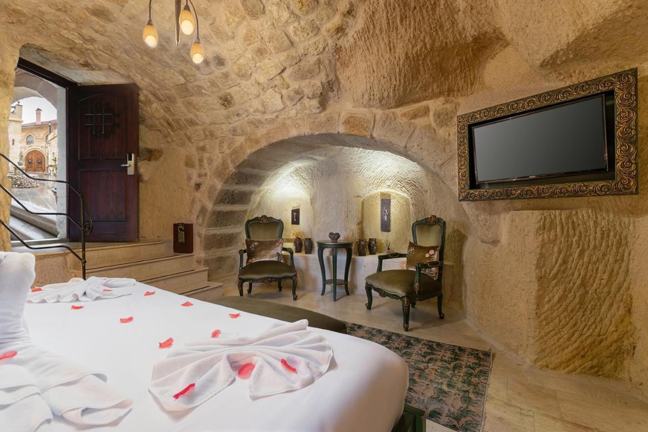 Hotel Elysion Cave