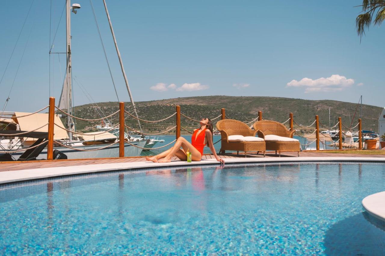 Port Hotel