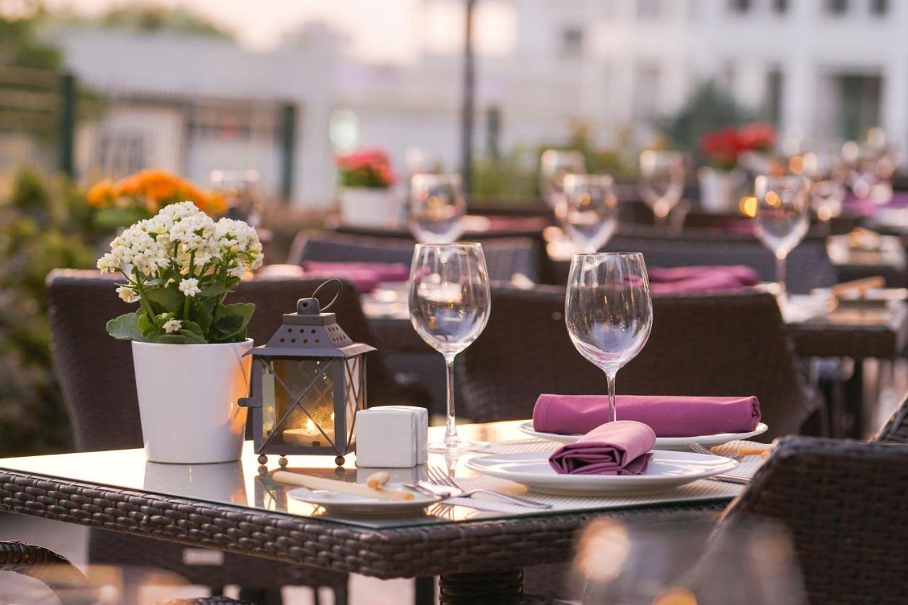 Sheraton & Convention Center 5*