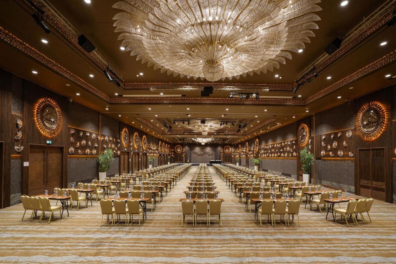 Sheraton & Convention Center Hotel 5*