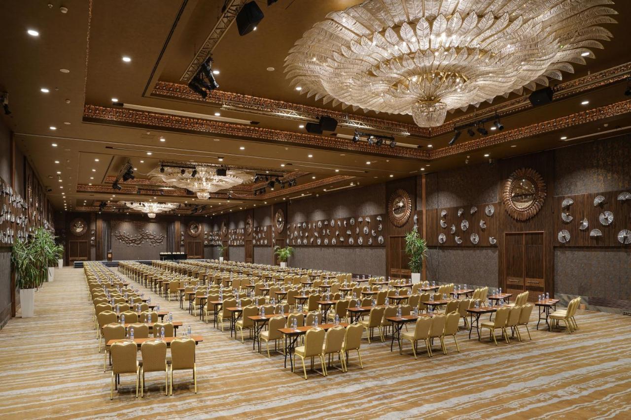 Hotel Sheraton & Convention Center 5*
