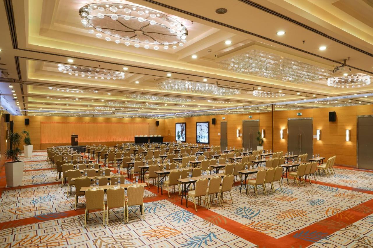 Hotel Sheraton & Convention Center 5*