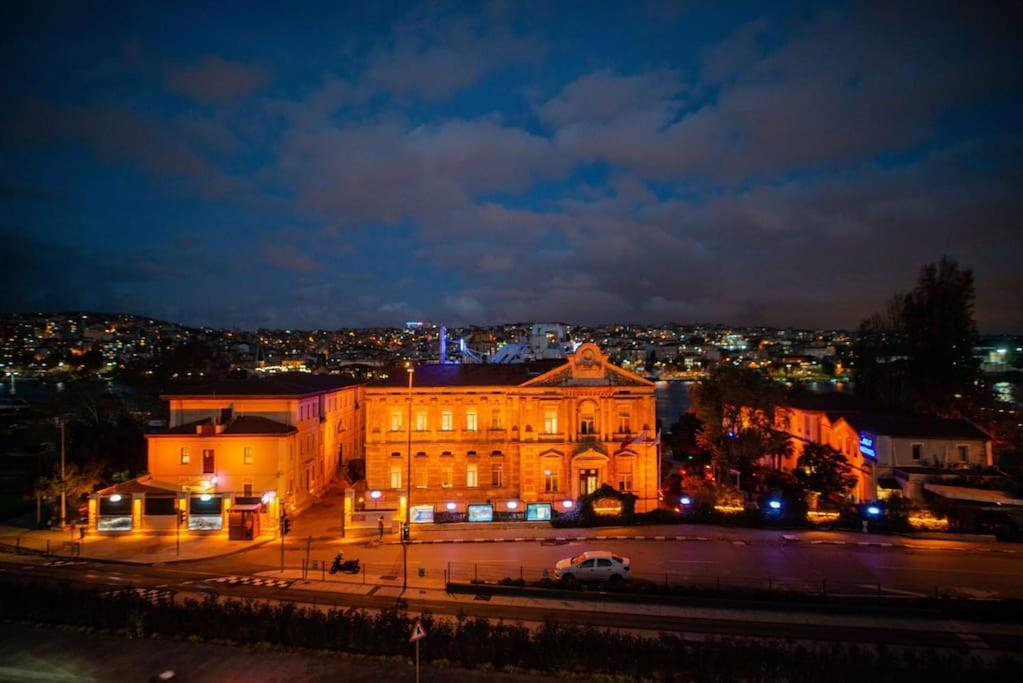 Apartment Waterfront By The Tram - Terrace With Dome & Golden Horn View In Fatih Istanbul