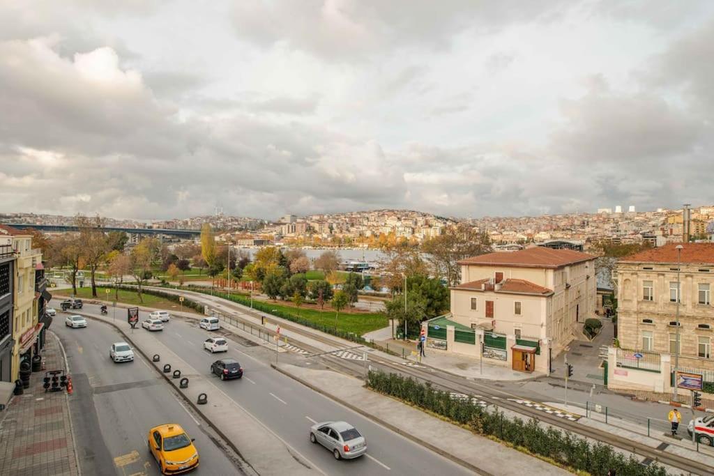 Waterfront By The Tram - Terrace With Dome & Golden Horn View In Fatih *