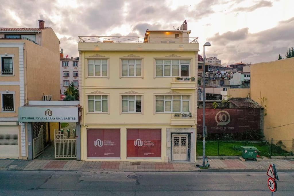 Waterfront By The Tram - Terrace With Dome & Golden Horn View In Fatih Istanbul
