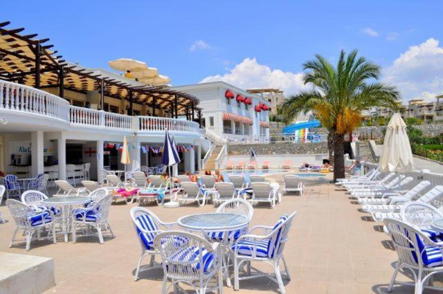 Flamingo Country Club Apartment Complex *