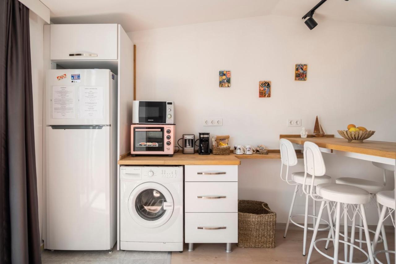 Apartment Central, Cozy, Comfy, 1br House, Free Parking & Fast Wi-fi, 4ppl