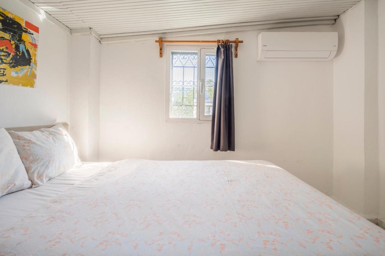 Apartment Central, Cozy, Comfy, 1br House, Free Parking & Fast Wi-fi, 4ppl