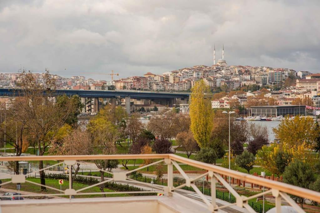 Apartment Waterfront By The Tram - Terrace With Dome & Golden Horn View In Fatih *