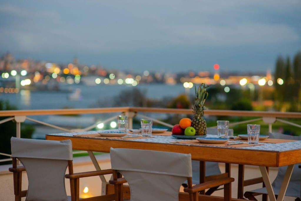 Waterfront By The Tram - Terrace With Dome & Golden Horn View In Fatih Istanbul