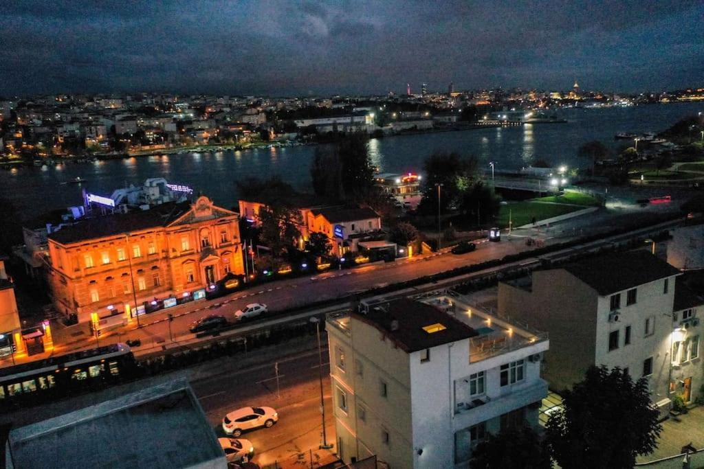 Waterfront By The Tram - Terrace With Dome & Golden Horn View In Fatih Apartment *