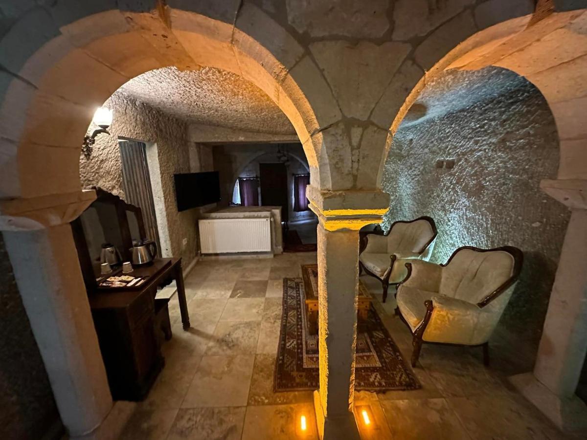 Shoestring Cave House 2*