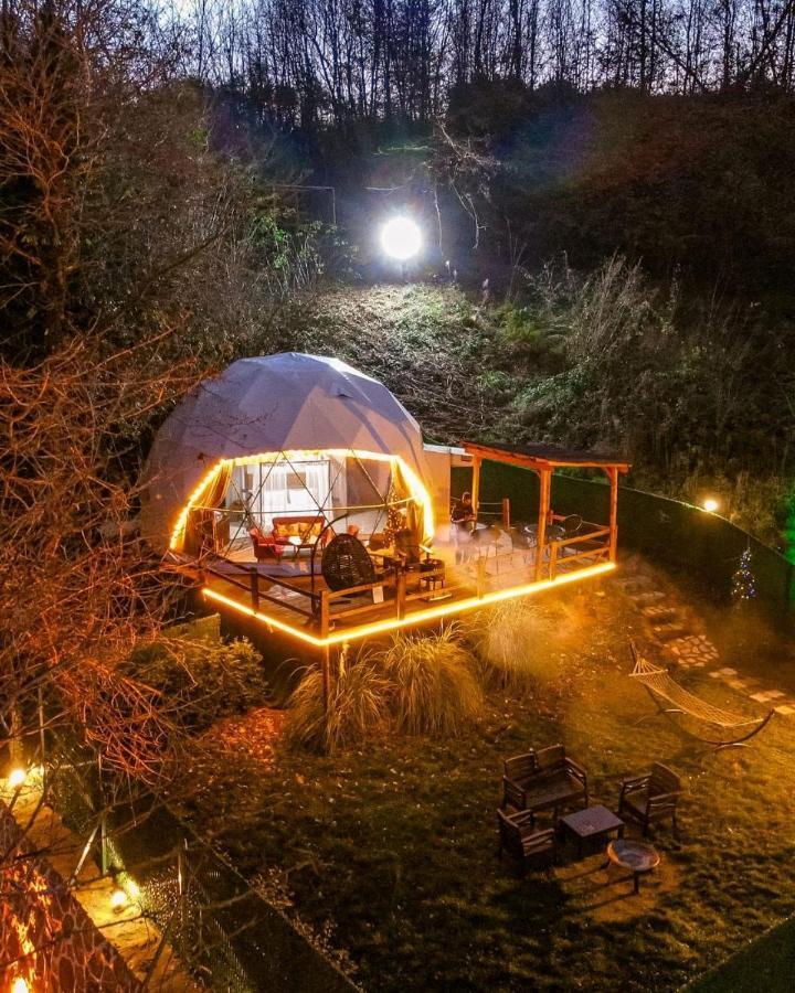 Me-ga Glamping *