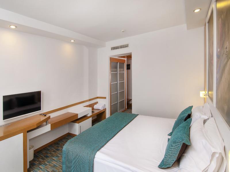 Alkoclar Adakule 5* Kusadasi
