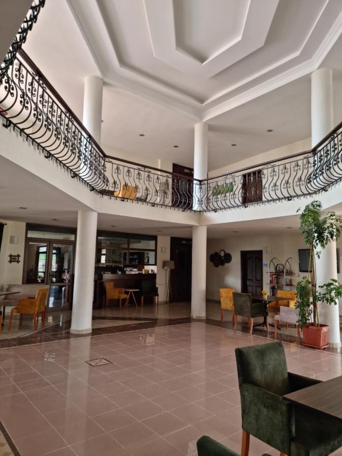 Flora Hotel 3*