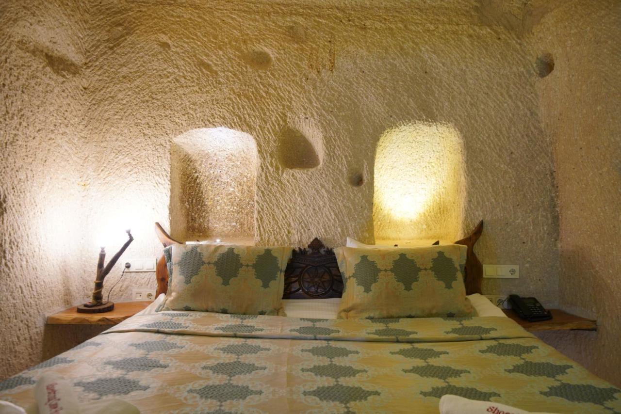 Shoestring Cave House