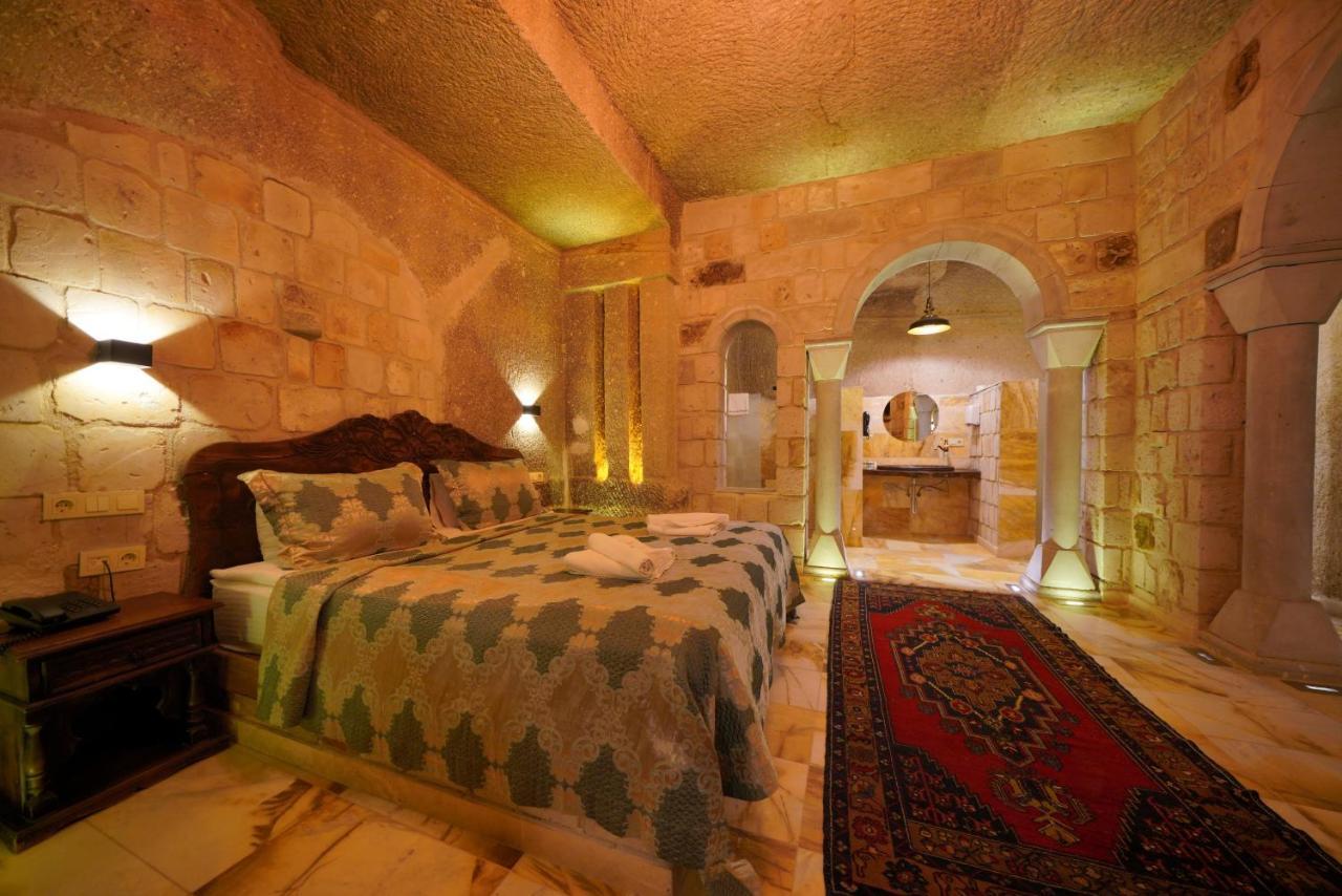 Shoestring Cave House