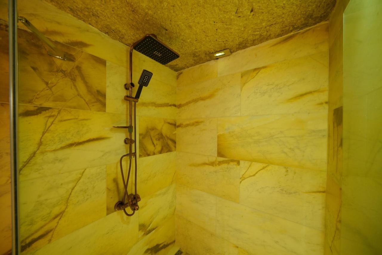Shoestring Cave House Hotel