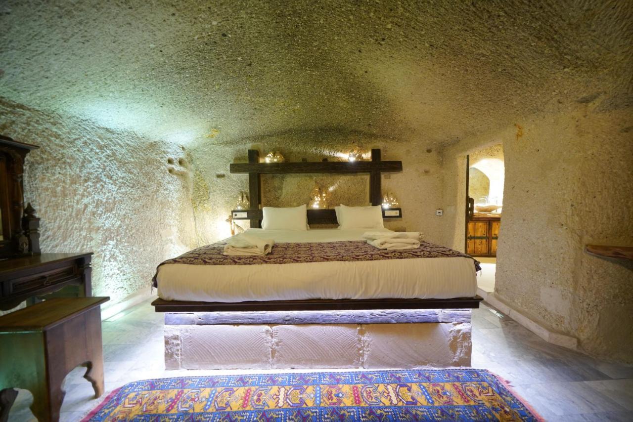 Shoestring Cave House 2*