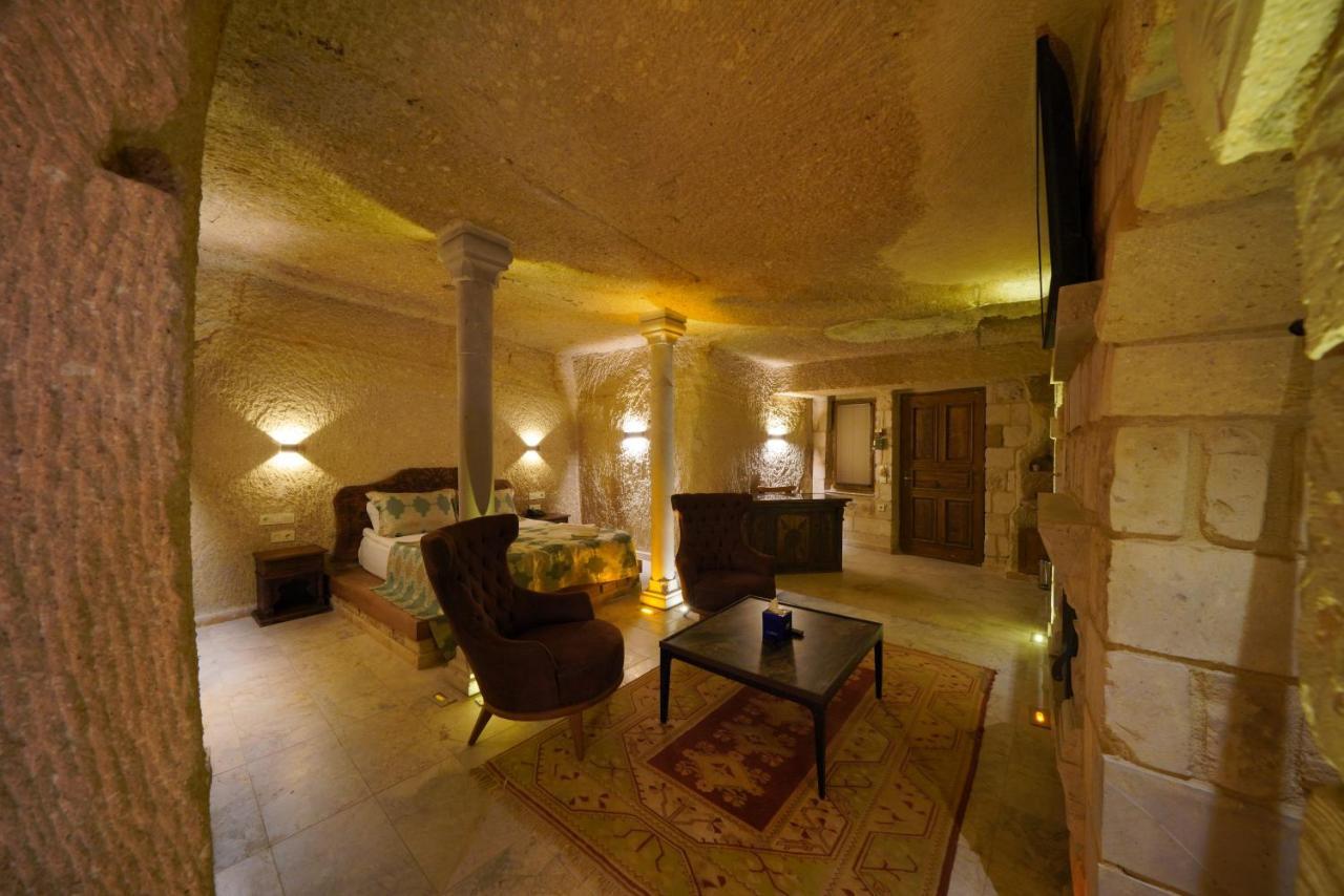 Shoestring Cave House 2*
