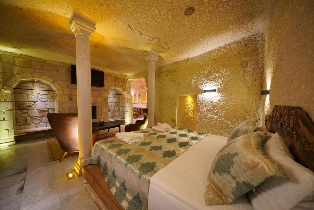 Shoestring Cave House