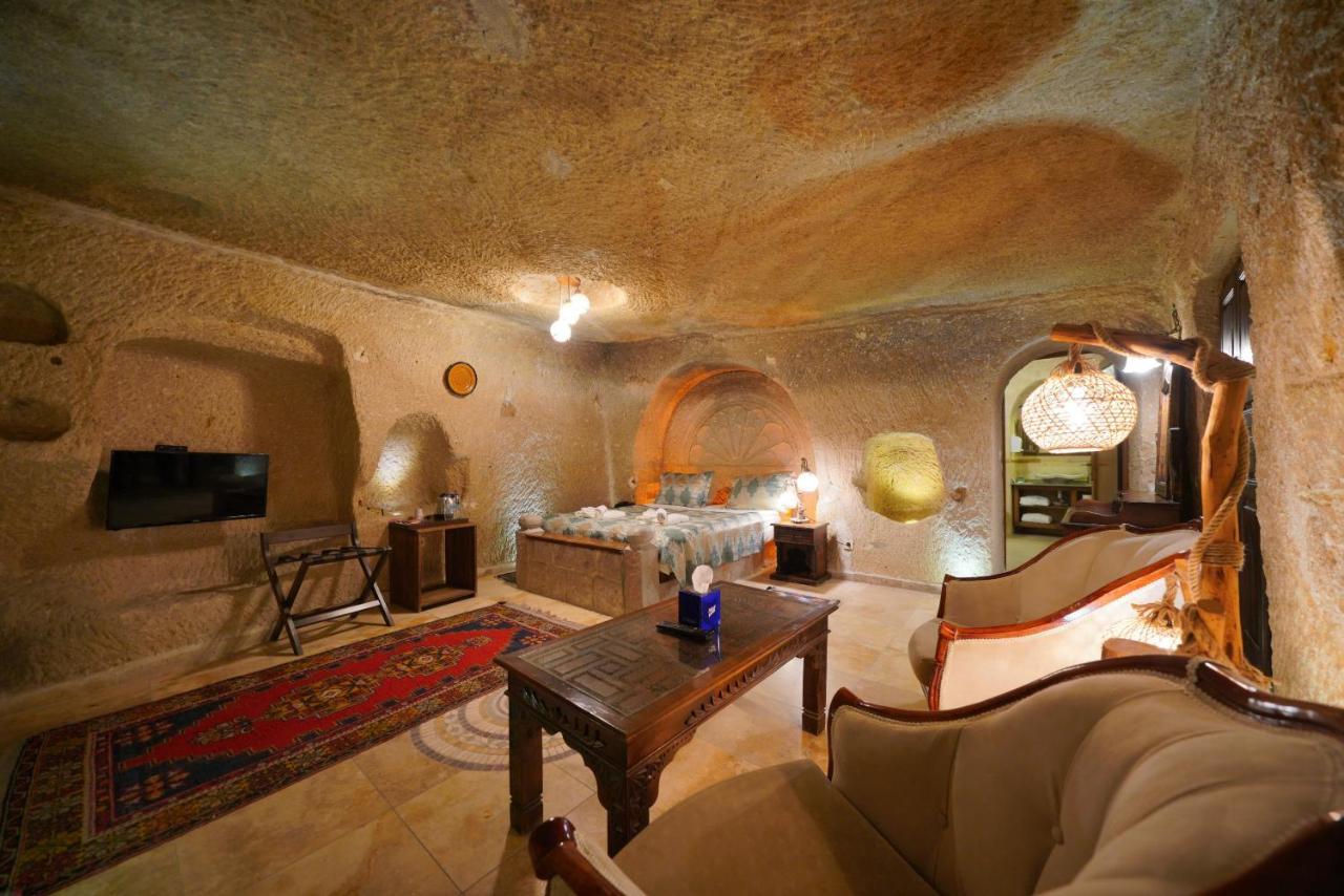 Shoestring Cave House Hotel