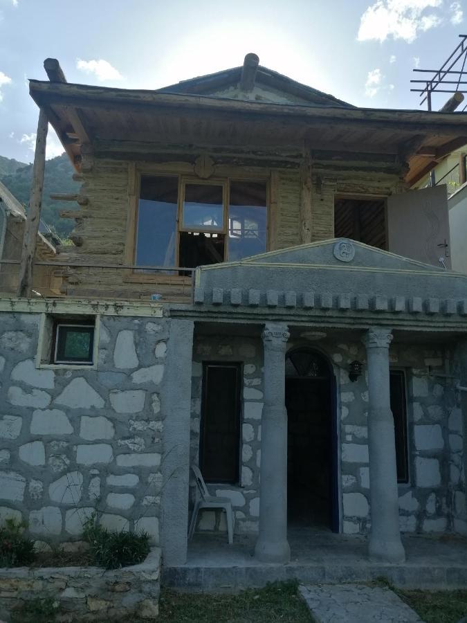 Lodge Heredot's House *
