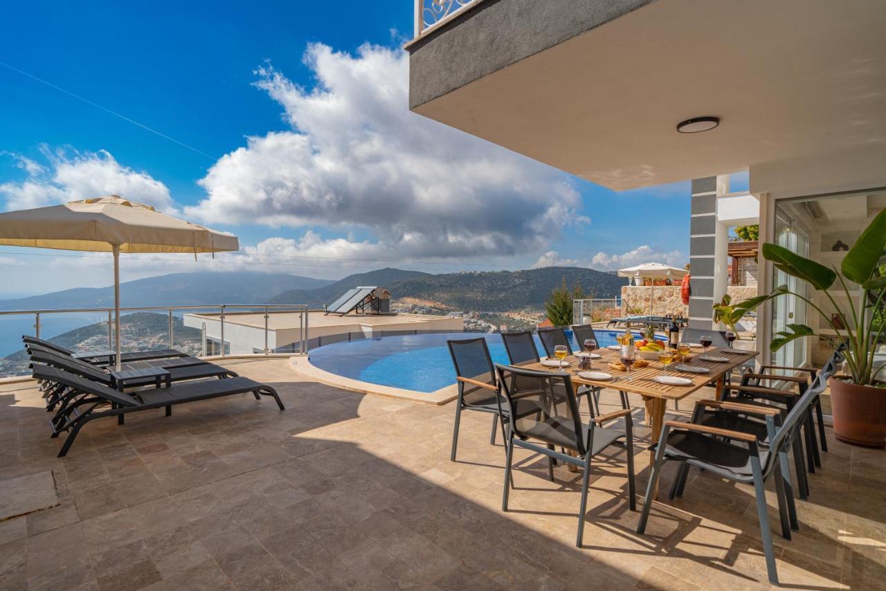 Luxury 5 Bedroom In Great Sea Views Villa *
