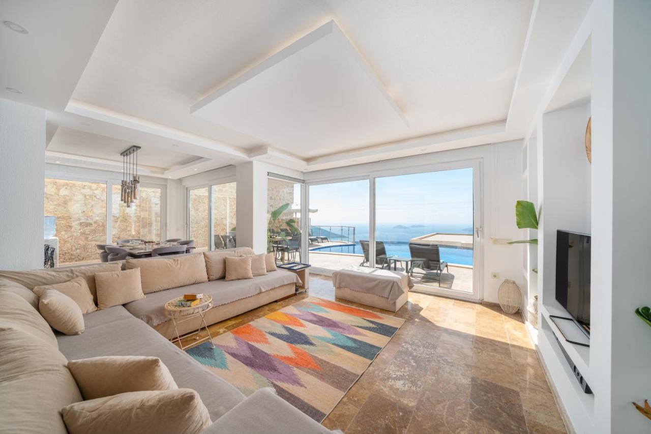 Luxury 5 Bedroom In Great Sea Views Villa *