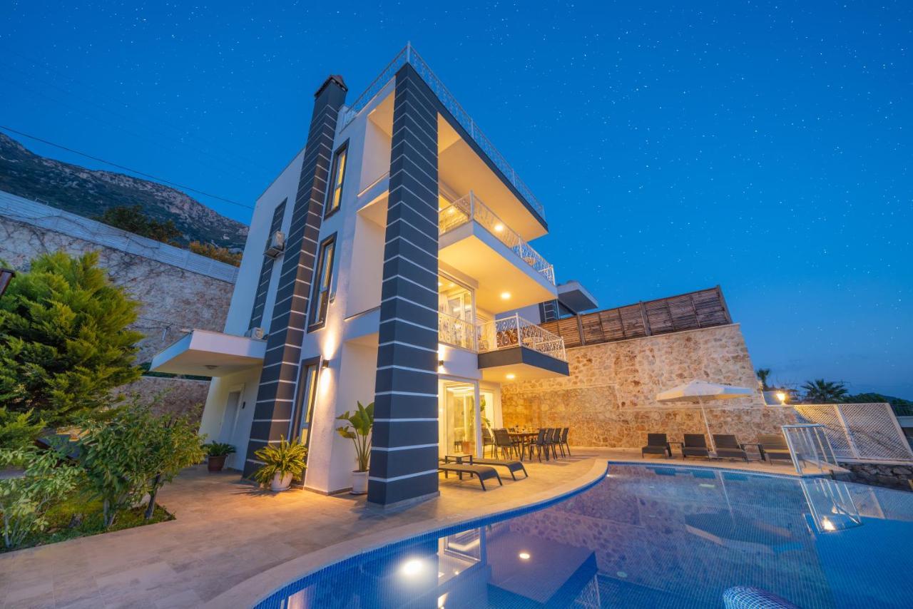 Luxury 5 Bedroom In Great Sea Views